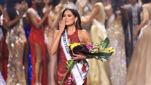 Tân Hoa hậu Hoàn vũ Thế giới 2021 - Đại diện Mexico Andrea Meza đăng quang giữa đại dịch - Ảnh: GETTY IMAGES
