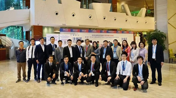 Đoàn chuyên gia của Việt Nam tham dự hội nghị tại Trung Quốc.