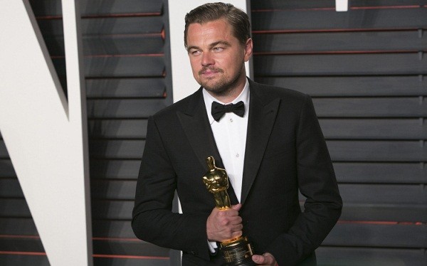 Video: “Chuyện tình” giữa Leonardo DiCaprio và tượng vàng sau đêm trao giải