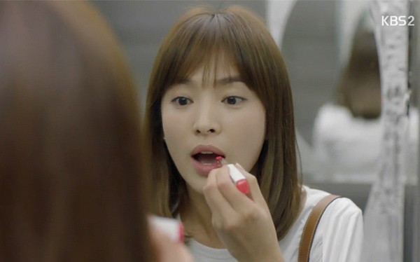 Fan tinh ý phát hiện ra thỏi son nàng bác sĩ Song Hye Kyo sử dụng trong phim thuộc thương hiệu Laneige.