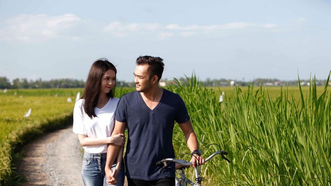 Ngọc Trinh: “Đứa con gái mê tiền như em rất dễ bị cám dỗ“