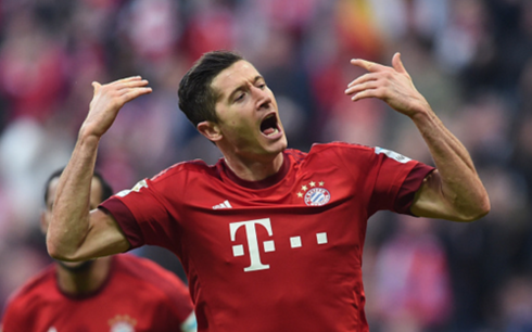Lewandowski toả sáng giúp Bayern đánh bại Schalke. (Ảnh: Getty)