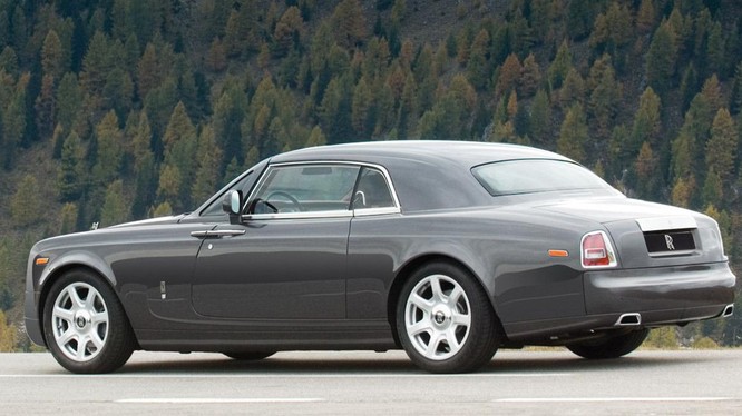 10. Phantom Coupe giá 650.000 USD