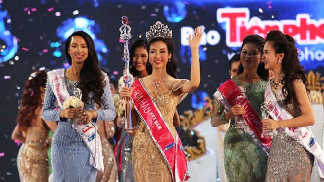 Chủ nhân của vương miện Hoa hậu Việt Nam 2016 là Đỗ Mỹ Linh - thí sinh mang số báo danh 145 đến từ ĐH Ngoại thương Hà Nội.