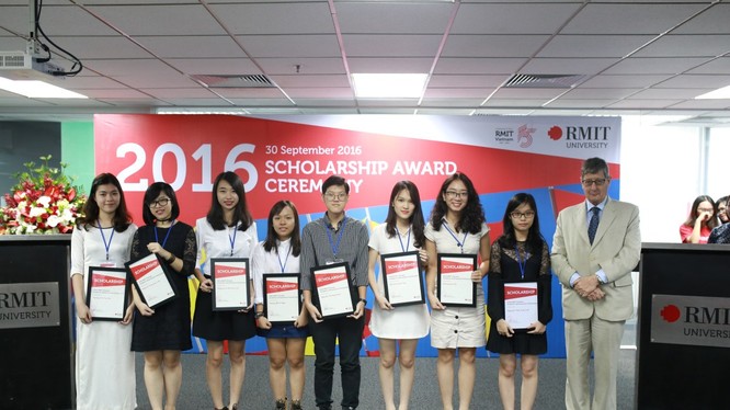 Các sinh viên xuất sắc của Đại học RMIT Việt Nam được trường trao Học bổng Thạc sỹ năm 2016.