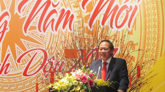 Bộ trưởng Trương Minh Tuấn chúc tết cán bộ, nhân viên Bộ TT&TT sáng ngày 2/2/2017. Ảnh: Phan Minh.