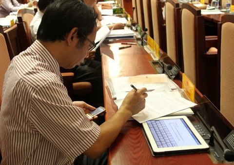 Các đại biểu HDND TP Hà Nội được trang bị máy tính bảng từ năm 2012. 