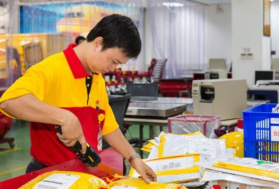 DHL Express cho biết, dịch vụ mới "Chuyển hàng theo yêu cầu" của hãng đặc biệt phù hợp với các yêu cầu giao hàng trong khối thương mại điện tử quốc tế với phần lớn các lô hàng được gửi đến địa chỉ nhà ở và khách hàng rất chú trọng đến sự vận chuyển linh 