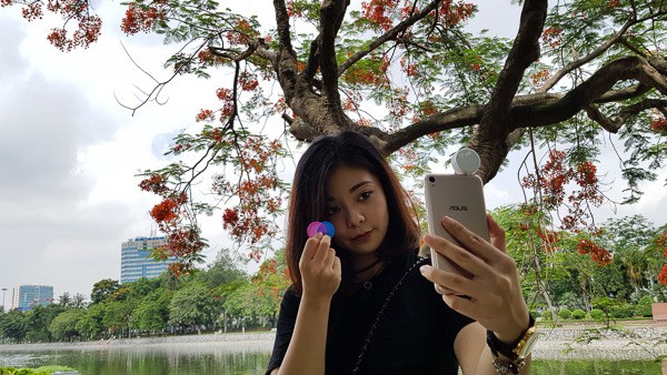 ASUS ZenFone Live mẫu smartphone dành cho đến cho giới trẻ với thiết kế gọn nhẹ trang nhã, khả năng selfie ấn tượng cùng công nghệ làm đẹp khi livestream.