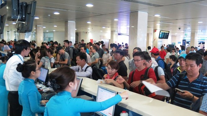 Trước những đợt nghỉ dài ngày, các quầy làm thủ tục tại Sân bay Tân Sơn Nhất gần như trong tình trạng quá tải. Ảnh: Cảng hàng không quốc tế Tân Sơn Nhất.