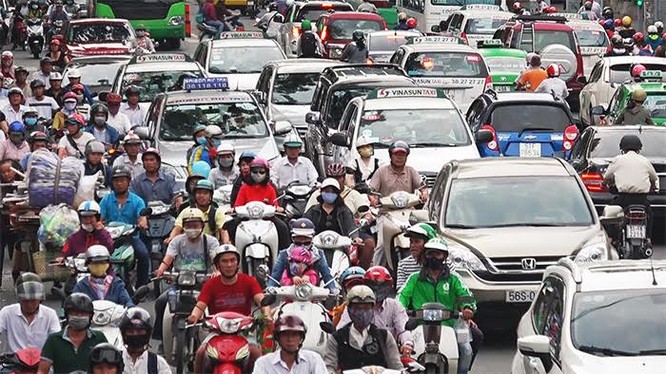 Lượng người đổ về Hà Nội và TP.HCM những ngày này rất đông, khiến giao thông nhiều nơi rơi vào tình trạng ùn tắc cục bộ. Ảnh: VGP.
