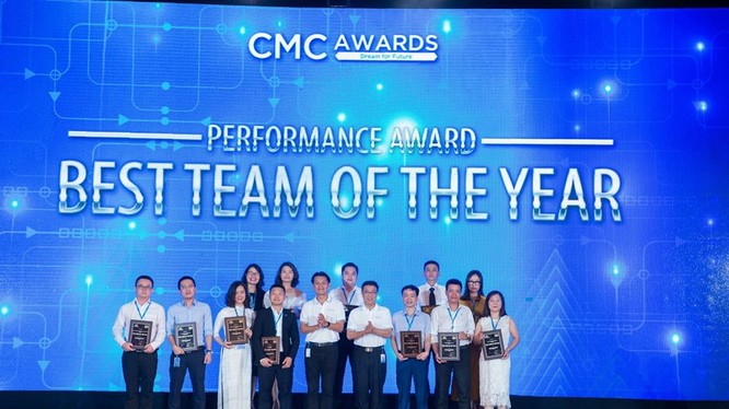 CMC Awards tôn vinh những tập thể có thành tích tốt của năm.