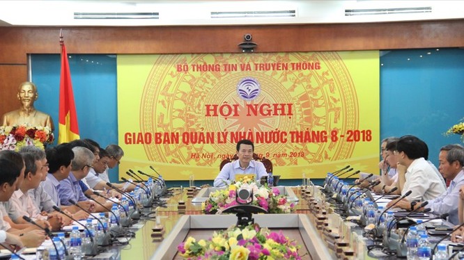 Quyền Bộ trưởng Nguyễn Mạnh Hùng phát biểu kết luận Hội nghị giao ban quản lý nhà nước tháng 8/2018.