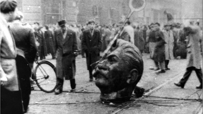 Một loạt các cuộc nổi dậy có quy mô toàn quốc đầu tiên tại một nước cộng sản, chống lại mô hình độc đoán của cộng sản Stalinit.