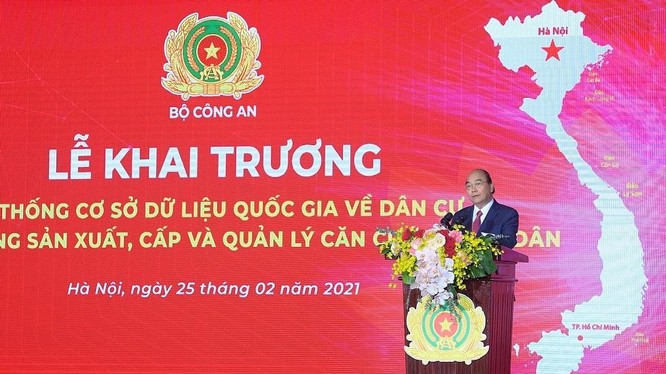 Thủ tướng Nguyễn Xuân Phúc nêu rõ, hai dự án có ý nghĩa đặc biệt quan trọng trong việc xây dựng, phát triển hệ thống Chính phủ điện tử. Ảnh: Bộ Công an