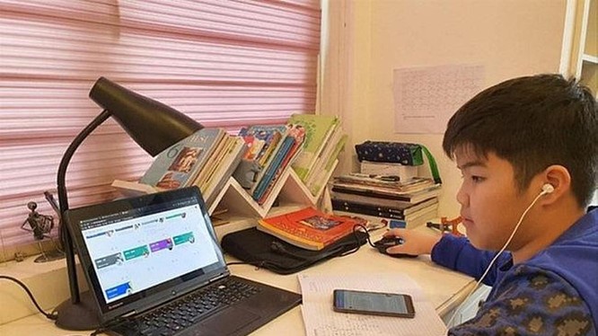 gần 60% số trẻ em ở khu vực APAC tham gia các lớp học trực tuyến qua điện thoại thông minh.