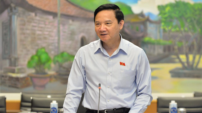 Phó Chủ tịch Quốc hội Nguyễn Khắc Định phát biểu tại Phiên họp.