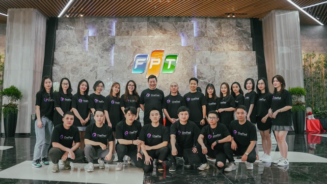 Ông Trương Gia Bình - Chủ tịch Tập đoàn FPT - và đội ngũ OnePad.