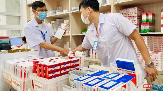 Ngành y tế nỗ lực đảm bảo cung ứng thuốc cho người bệnh (ảnh Hoà Bình)