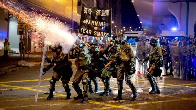 Làn sóng biểu tình đã kéo dài suốt 8 tuần liên tiếp ở Hong Kong (Ảnh: NBC)