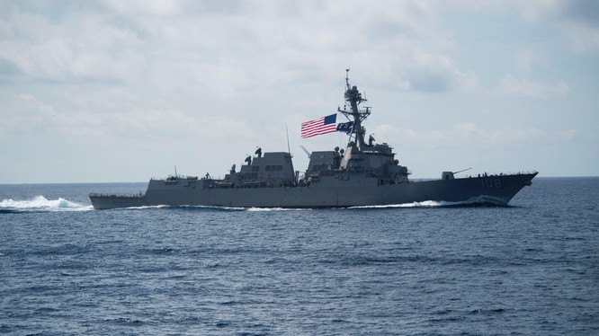 Chiến hạm USS Wayne E. Meyer của Mỹ (Ảnh: Reuters)