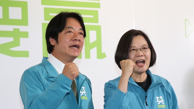 Ông Lại Thanh Đức và bà Thái Anh Văn trong lễ công bố tổ chức sáng 17/11 (Ảnh: Taiwan News)