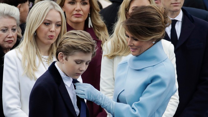 Đệ nhất phu nhân Melania và con trai Barron Trump (Ảnh: NYPost)