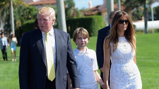 Đệ nhất phu nhân Mỹ Melania Trump cùng chồng và con trai út (Ảnh: Getty)