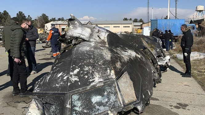 Một mảnh vỡ từ xác máy bay của Ukraine (Ảnh: Washington Post)