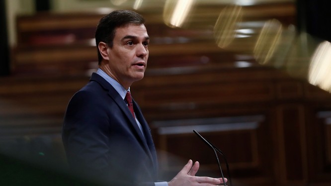 Thủ tướng Tây Ban Nha Pedro Sanchez phát biểu tại Quốc hội ngày 9/4 (Ảnh: CNN)