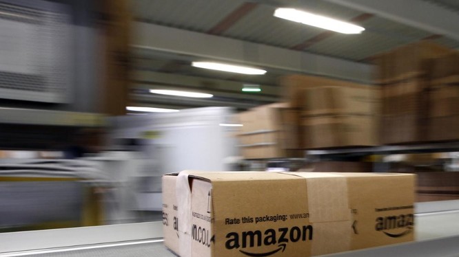 Bên trong một trung tâm logistics của Amazon ở Graben, Đức (Ảnh: Reuters)