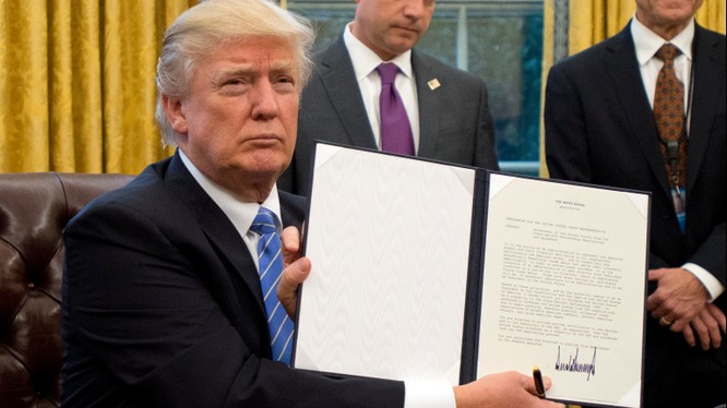 Ông Trump ra quyết định rút Mỹ khỏi TPP vào tháng 1/2017 (Ảnh: Getty)