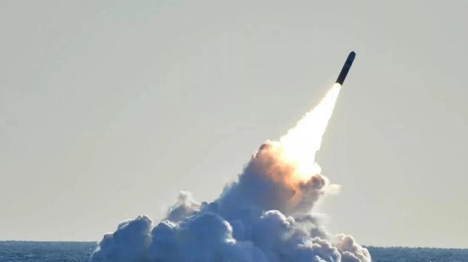 Tên lửa đạn đạo mới của Trung Quốc, JL-3, được cho là có tầm bắn trên 10.000 km (Ảnh: Handout)