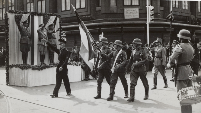 Lính tình nguyện Hà Lan thuộc Waffen SS ở Hague năm 1941 (Ảnh: RT)