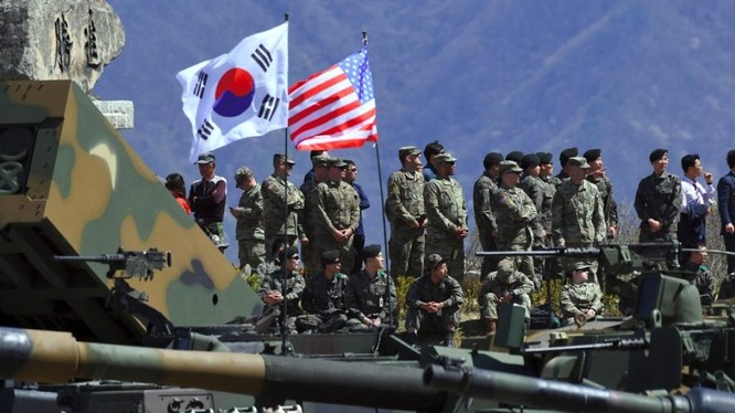 Lính Mỹ và Hàn Quốc tập trận chung hồi năm 2017. Ảnh: AFP.