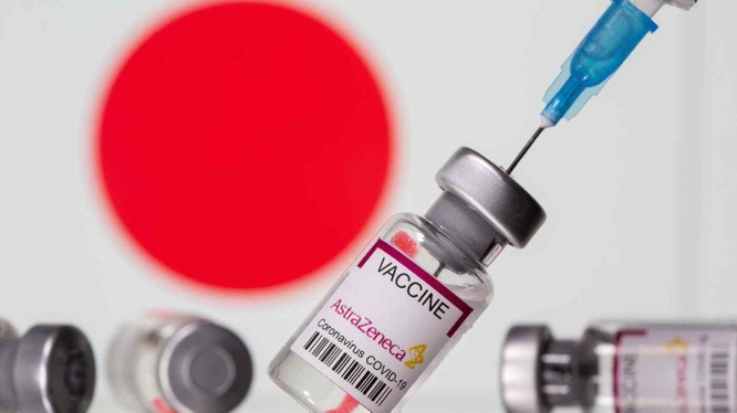 Nhật Bản sắp phát hành hộ chiếu vaccine được gắn với một ứng dụng di động (Ảnh: Reuters)