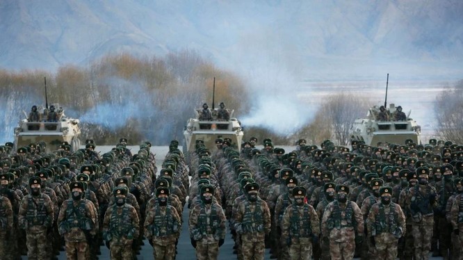 Xét về số lượng, Trung Quốc sở hữu quân đội hùng hậu nhất thế giới (Ảnh: AFP)