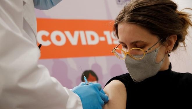 Vắc xin dễ bảo quản hơn có thể tạo nên bước đột phá trong nỗ lực tiêm chủng của nhiều quốc gia (Ảnh minh họa: Reuters)
