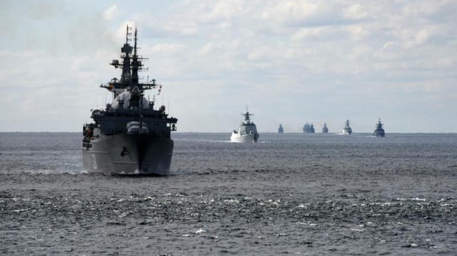 Hạm đội tàu của Nga, Trung Quốc đã đi qua eo biển Tsugaru vào ngày 18/10 (Ảnh: CNN)