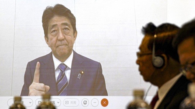 Cựu Thủ tướng Nhật Shinzo Abe xuất hiện trong một cuộc họp ở Đài Bắc hôm 1/12 (Ảnh: Kyodo)