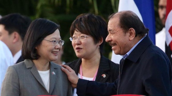 Nhà lãnh đạo Đài Loan Thái Anh Văn (trái) và Tổng thống Nicaragua Daniel Ortega trong một cuộc gặp hồi năm 2017 (Ảnh: Taiwan News).