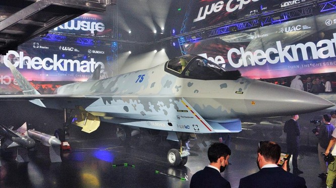 Chiến đấu cơ Sukhoi Su-75 "Checkmate" tại triển lãm hàng không MAKS-2021 (Ảnh: RT)