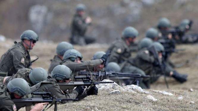Lực lượng EUFOR trong một cuộc tập trận ở Bosnia và Herzegovina (Ảnh: Reuters)
