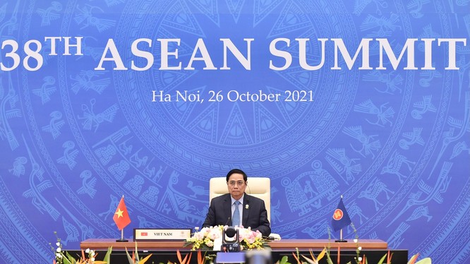 Thủ tướng Chính phủ Phạm Minh Chính tham dự Hội nghị Cấp cao trực tuyến ASEAN lần thứ 38 cùng Lãnh đạo các nước ASEAN và Tổng Thư ký ASEAN. Ảnh VGP/Nhật Bắc
