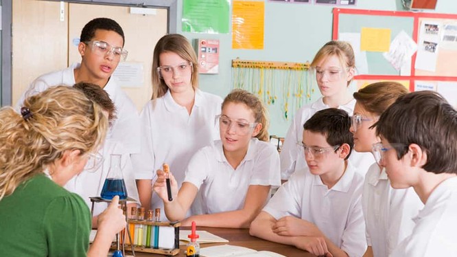 Khoa học Tự nhiên là môn học bắt buộc trong chương trình giáo dục phổ thông (Ảnh: Gettingsmart.com)