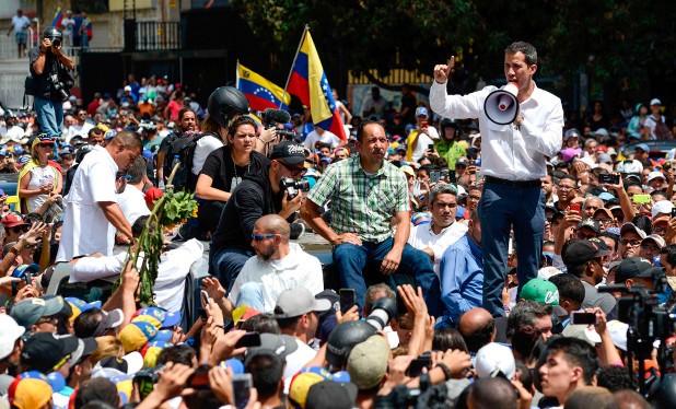 Lãnh đạo phe đối lập với chính phủ Venezuela, tổng thống tự xưng Juan Guaido phát biểu trong một cuộc biểu tình. 