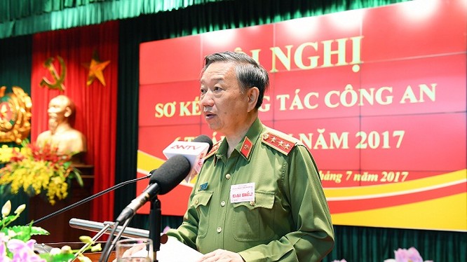Bộ trưởng Tô Lâm phát biểu chỉ đạo tại Hội nghị sơ kết công tác Công an 6 tháng đầu năm 2017.