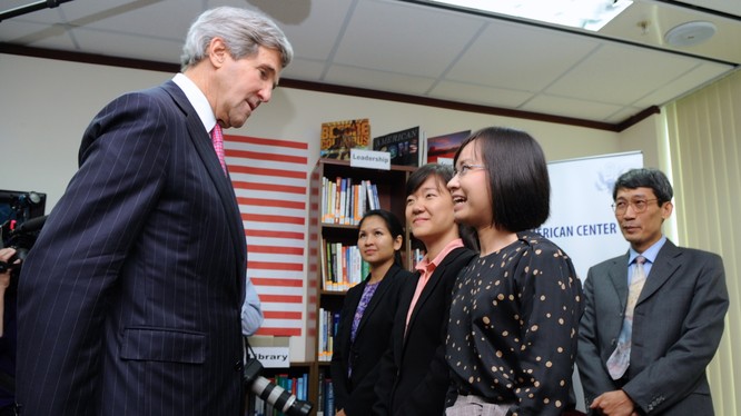 Ngoại trưởng Mỹ John Kerry tại thành phố Hồ Chí Minh. 