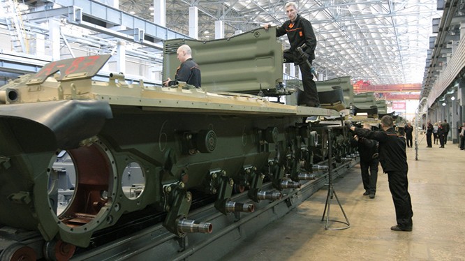 Cha đẻ xe tăng Armata đã chế tạo máy xúc mới siêu mạnh.