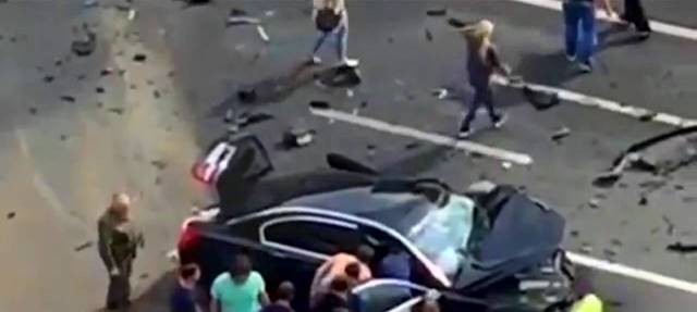 Hiện trường vụ tai nạn ở Moscow khiến tài xế lái chiếc BMW tử nạn.
